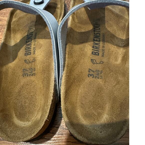 Birkenstock Gizeh Sandal Metallic Silver, Women's Size 37 Iconic Footwear - Picture 8 of 10